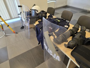 Na zdjęciu policyjny sprzęt
