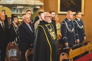 Na zdjęciu goście w kościele, na czele z Komendantem Powiatowym Policji w Będzinie.