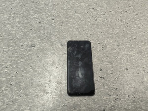 Na zdjęciu przód znalezionego telefonu.