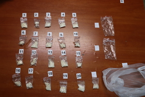 Na zdjęciu podzielone w woreczkach narkotyki w postaci amfetaminy.