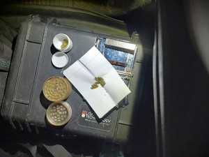 Na zdjęciu zabezpieczone przez policjantów narkotyki.