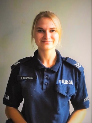 Na zdjęciu policjantka w mundurze
