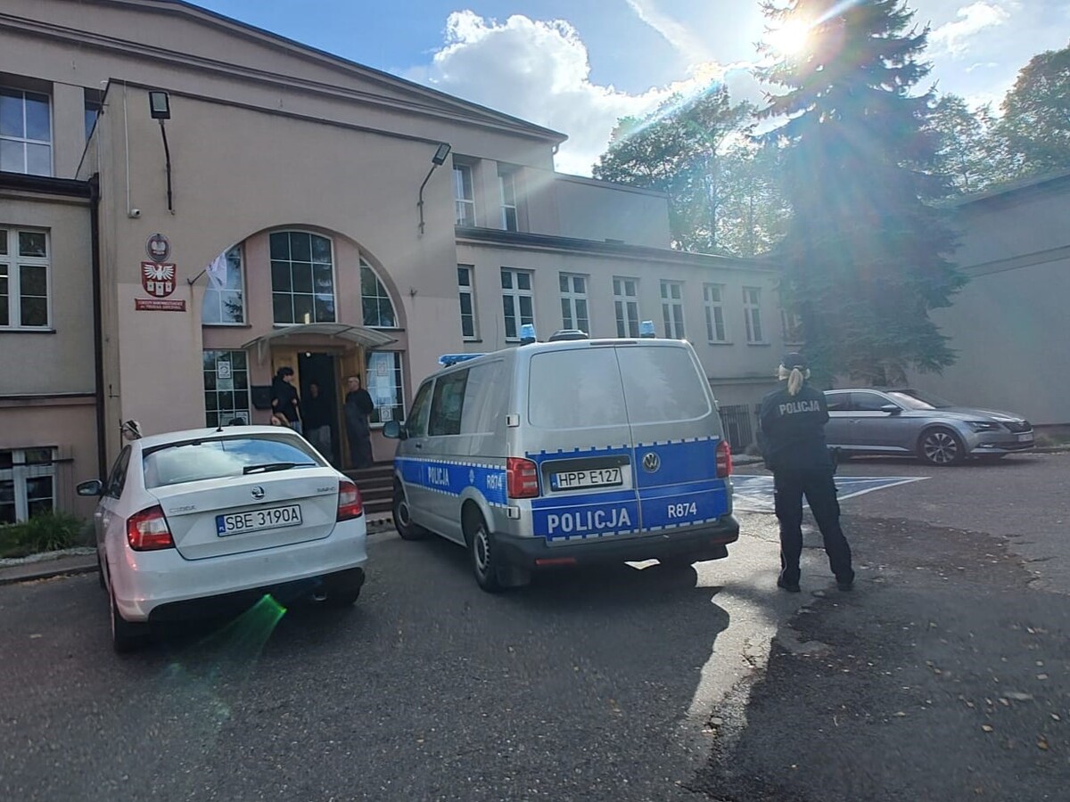 Zwiększone patrole policji w rejonach szkół w Będzinie