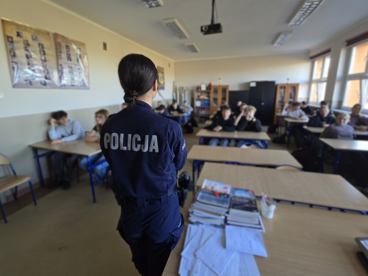 Policjanci edukowali młodzież w Wojkowicach
